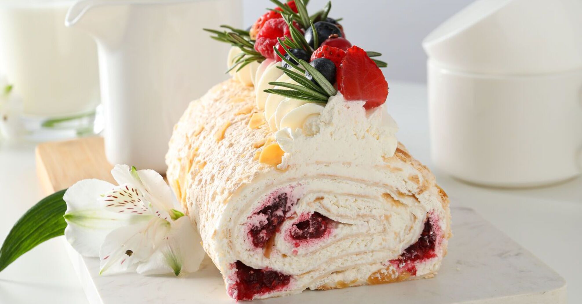 Tangerine meringue roulade: how to make an exquisite New Year's dessert