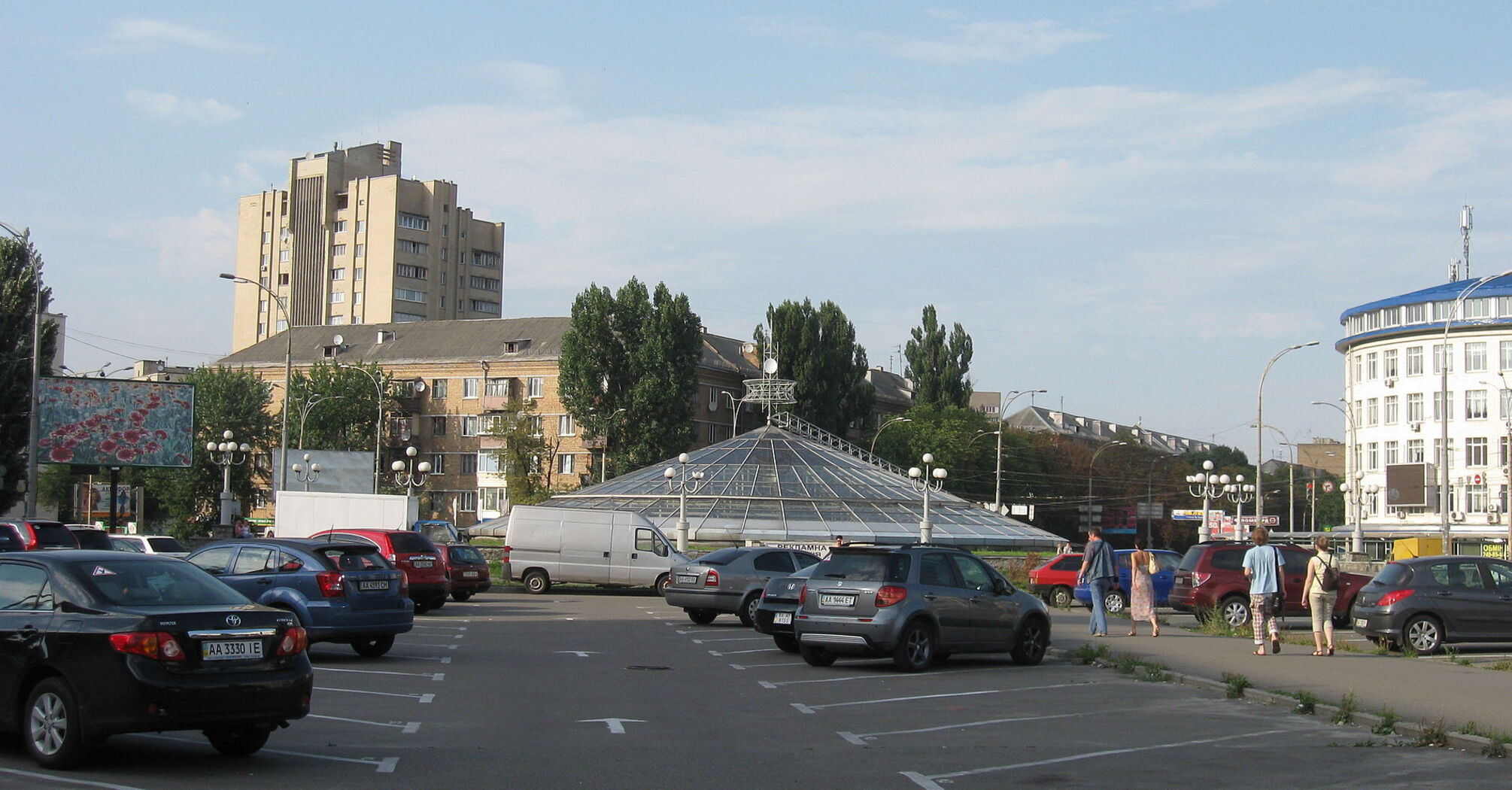 Without a tunnel and with an open crossing: how Sevastopolska Square in Kyiv looked like in the 1980s. Archive photo