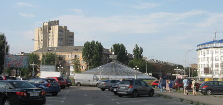 Bez tunelu i z otwartym przejściem: jak wyglądał Plac Sewastopolski w Kijowie w latach 80. XX wieku. Zdjęcie archiwalne