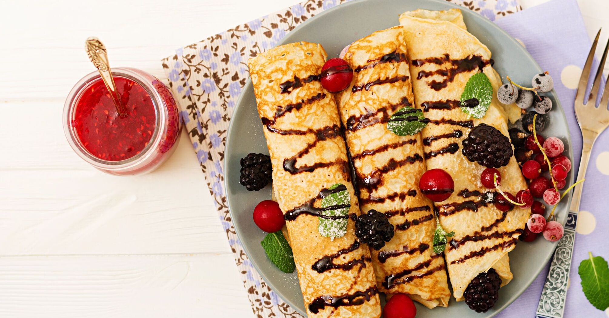 Pancakes with three fillings: how to please your guests for the holiday