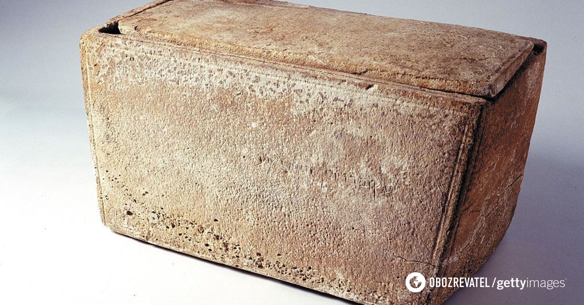 A casket with the bones of Jesus' brother, found in Israel, was presented at an exhibition in the United States. Photo