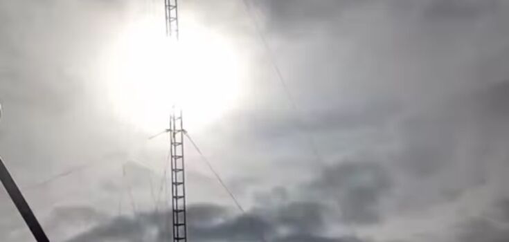 The Vernadsky polar explorers showed the longest day of the year in 1 minute. Video