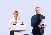Zełenska wyszła w nowej koszuli z czerwonym haftem. Zdjęcia