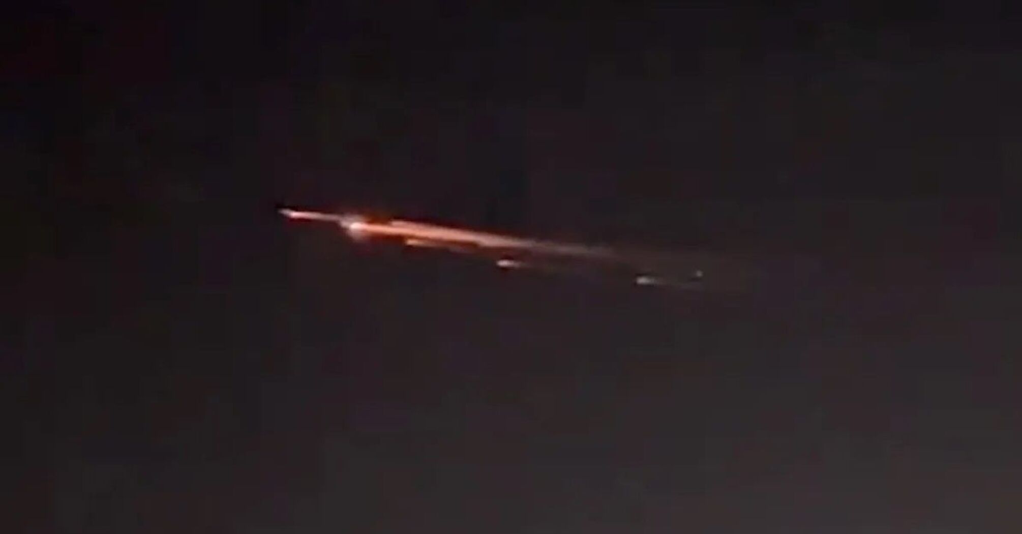 Dead Chinese satellite burns up in the night sky over the US as a brilliant fireball. Video