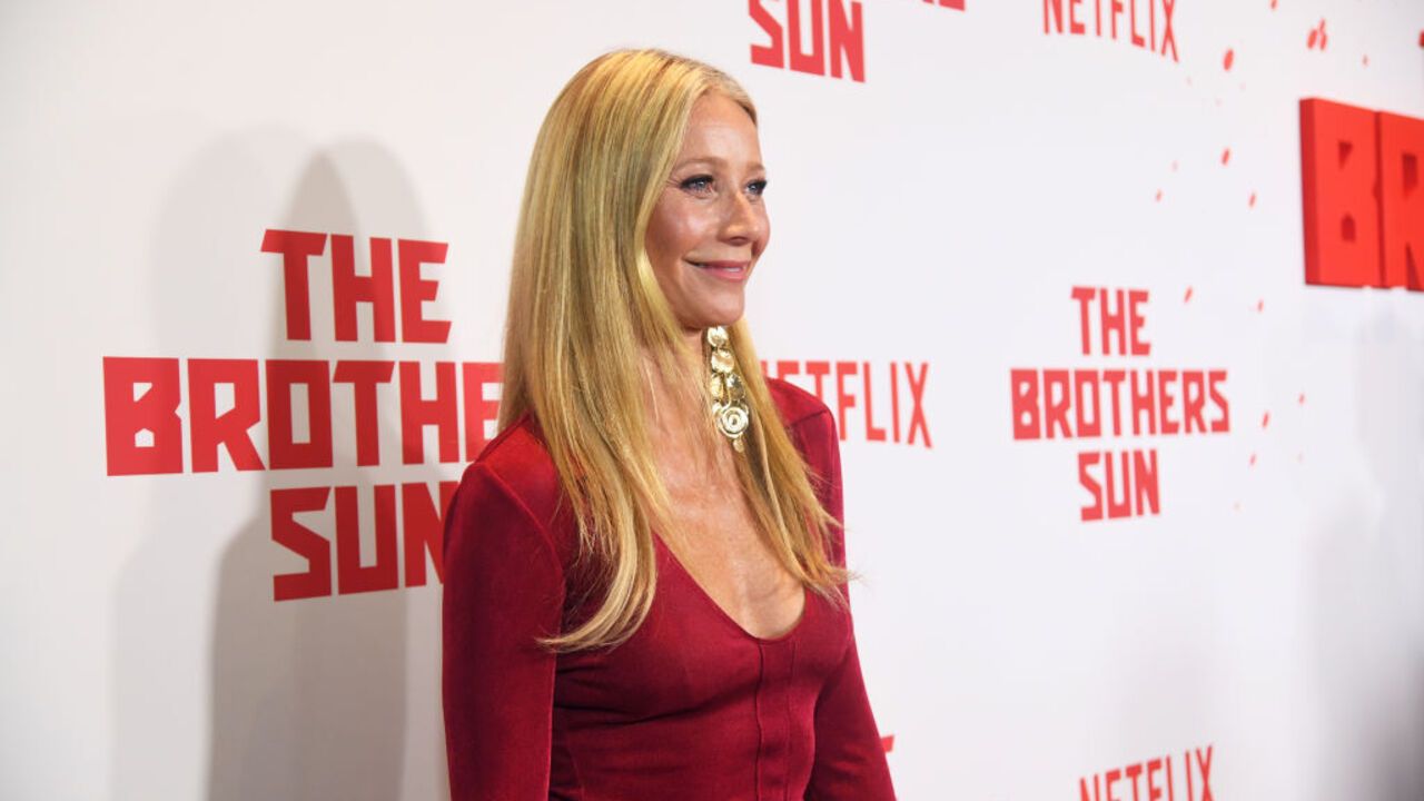 Gwyneth Paltrow shows off a bold look with trendy leggings. Photo