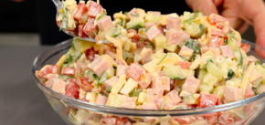 Вместо "Шубы" и "Оливье": рецепт праздничного салата "Балаганчик"