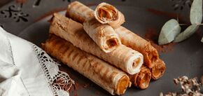 Трубочки со сгущенкой на сковороде: рецепт десерта от Ярославского