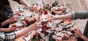 Как не переесть на праздники и получить удовольствие: простые правила