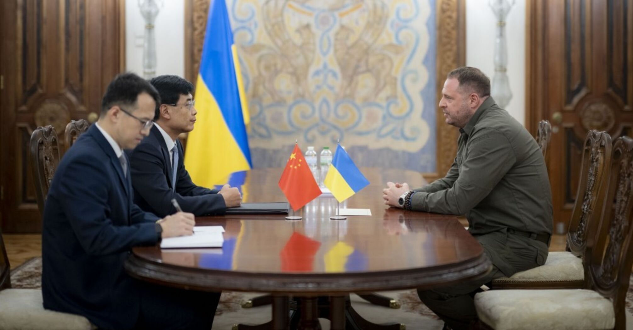 "Dialog na najwyższym szczeblu jest możliwy": Administracja prezydencka spotyka się z nowo mianowanym ambasadorem Chin na Ukrainie