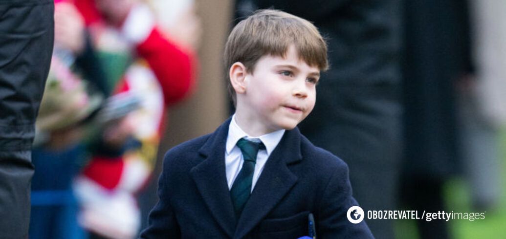 6-year-old Prince Louis with an armful of gifts from fans became a star on the Internet. Photo