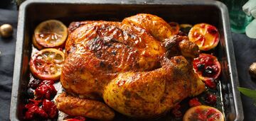 Новогодняя курица в рукаве: рецепт к праздничному столу от Эктора