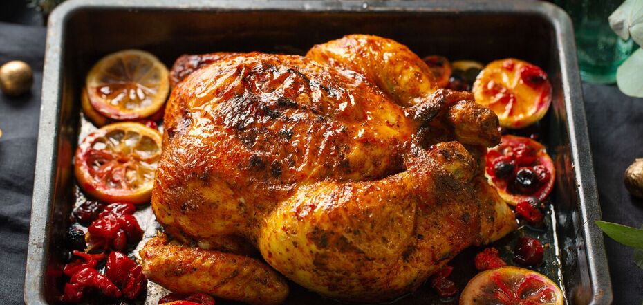 Новогодняя курица в рукаве: рецепт к праздничному столу от Эктора