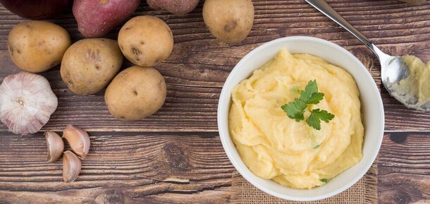 Альтернатива жареному картофелю на новогоднем столе: рецепт идеального пюре от Джейми Оливера