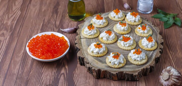 What to put in tartlets to make a delicious appetizer for the New Year: a tip