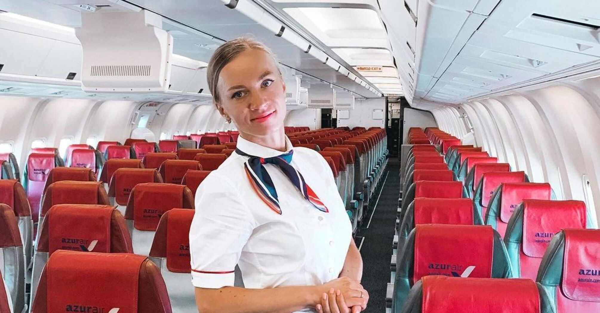 Stewardesa wyjaśnia, jak przetrwać pożar na pokładzie | OBOZ.UA