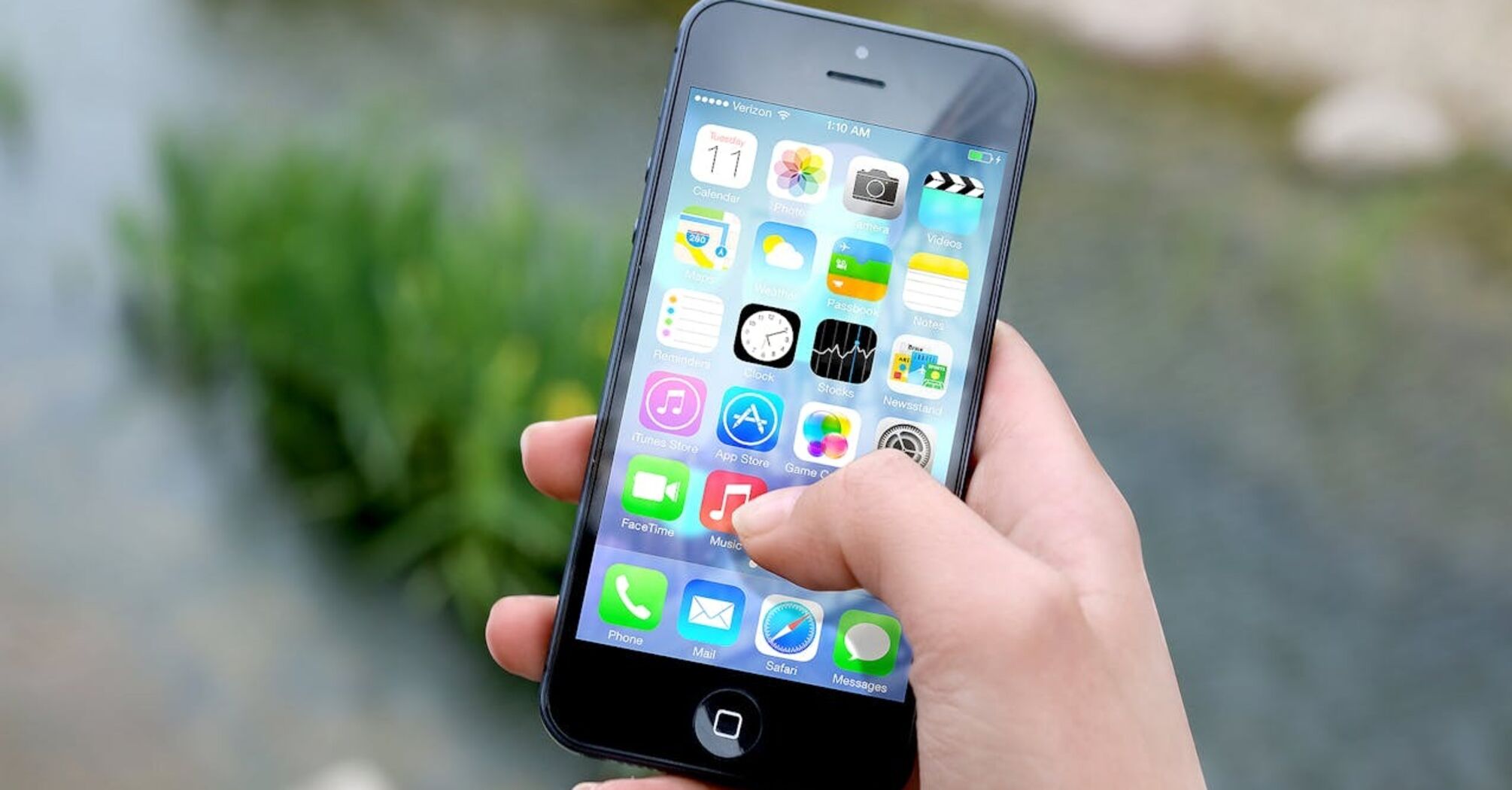 The size of the standard iPhone may change in 2025: what is known
