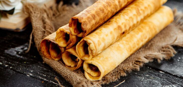 How to make condensed milk waffle rolls in a pan: a simple recipe