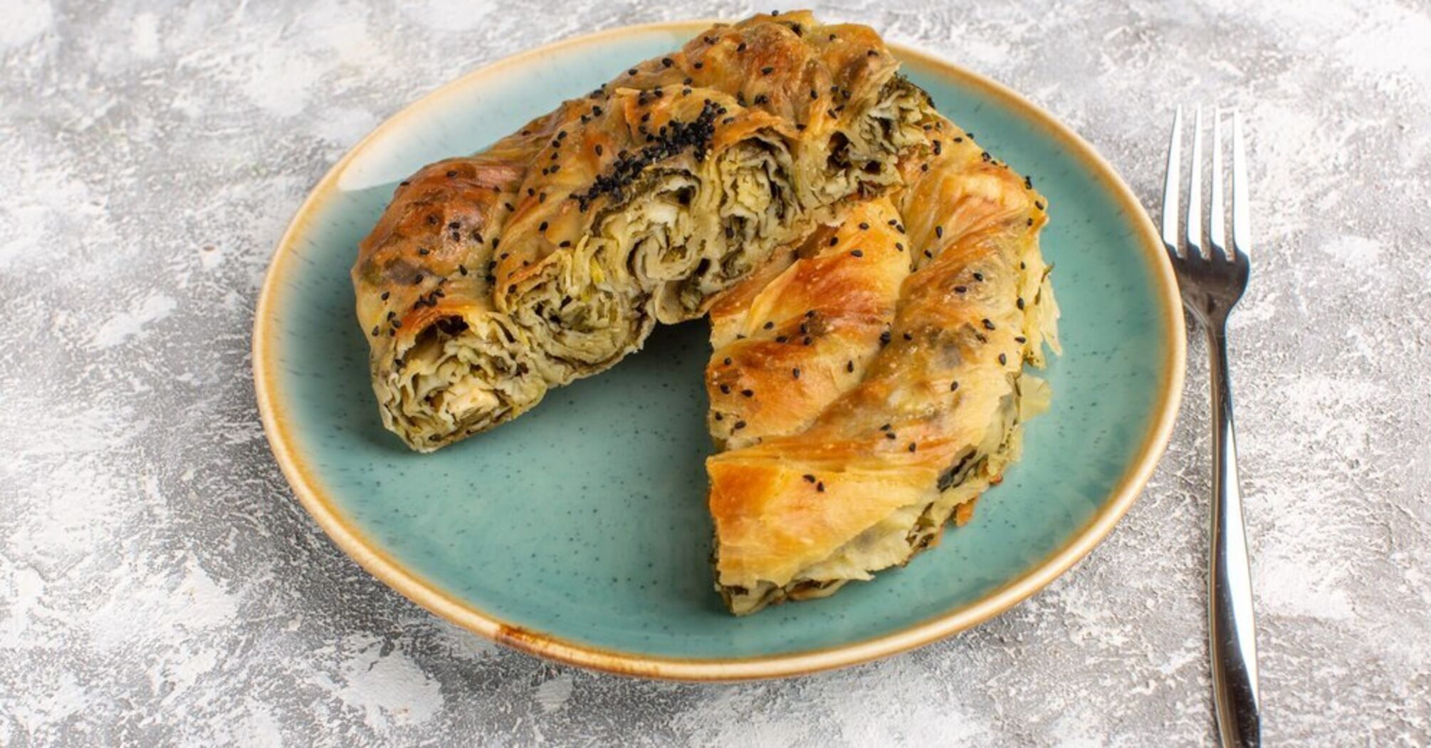 No need to knead the dough: how to make a hearty pita bread pie for lunch