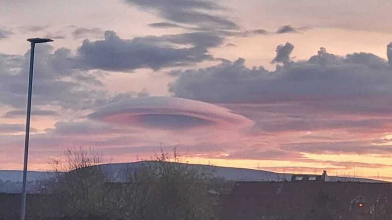 UFO-like cloud spotted over Manchester: what is this rare natural phenomenon
