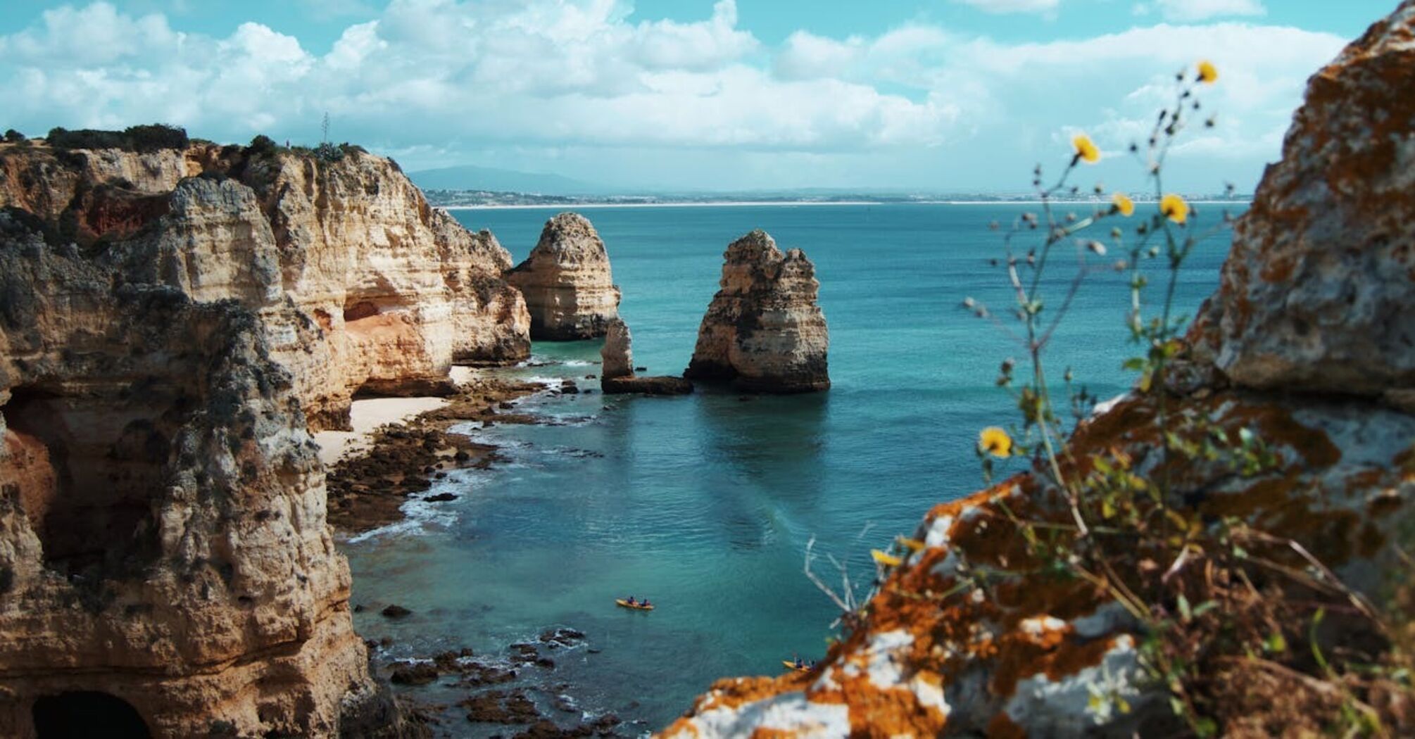 Amazing town with red roofs: where to go in Portugal