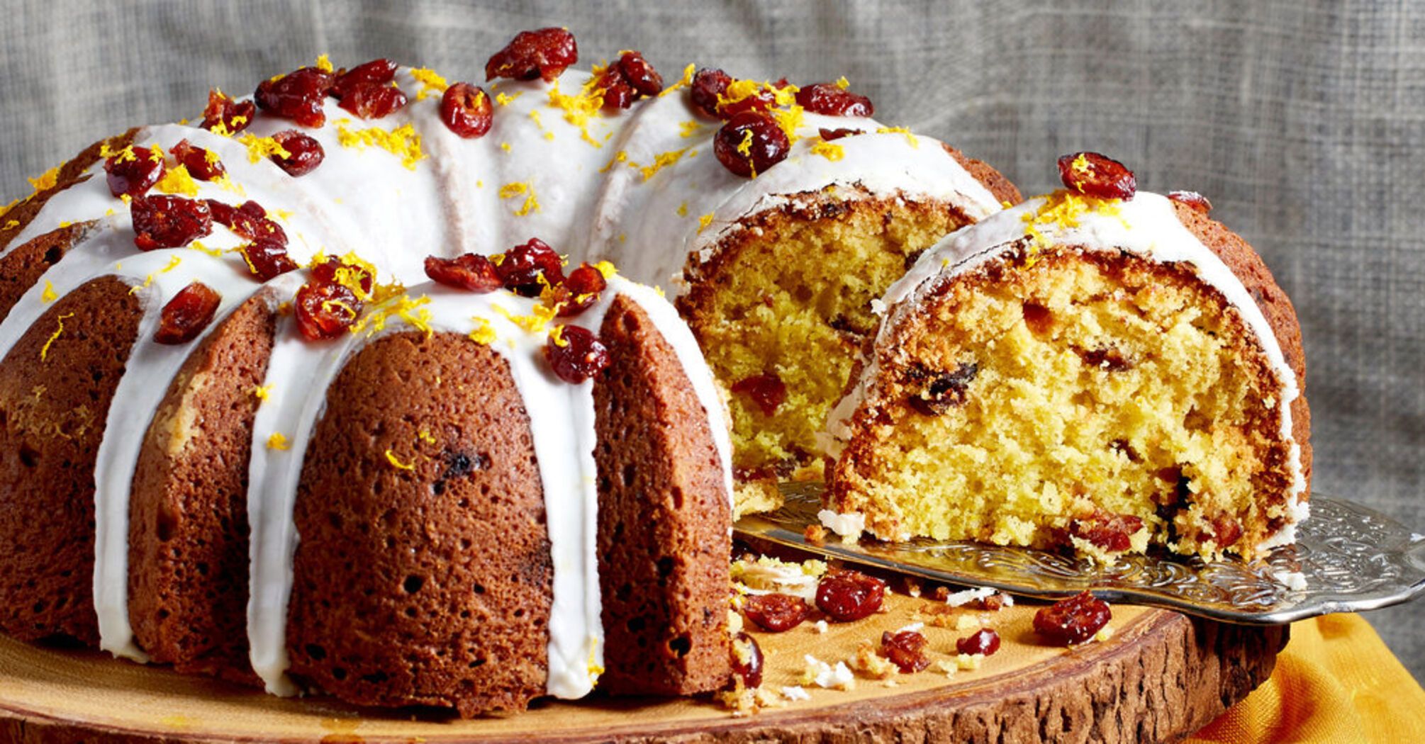 Fluffy orange muffin with cranberries: how to prepare a dessert for cozy winter evenings