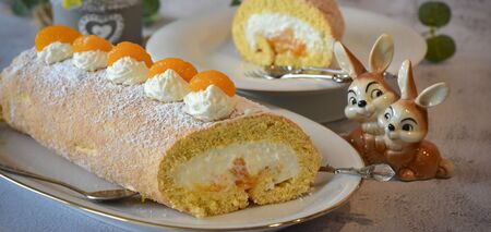 Меренговый рулет с мандаринами: новогодний рецепт от Ярославского