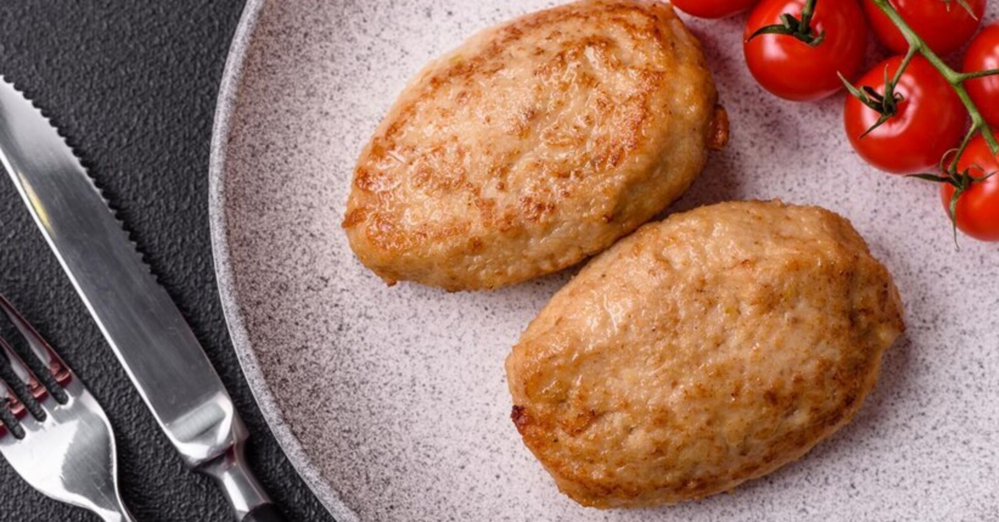 Juicy chicken cutlets for the New Year's table: what to add to the minced meat