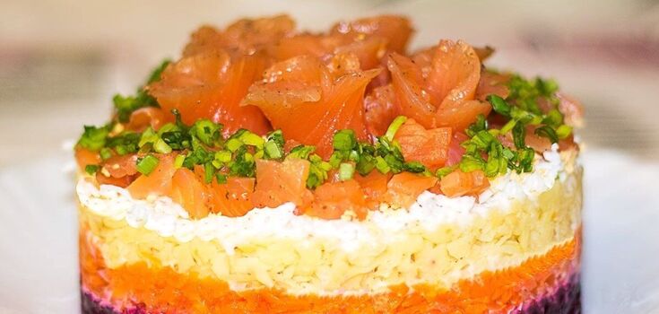 Royal Fur Coat salad for the festive table: how to cook a familiar dish in a new way