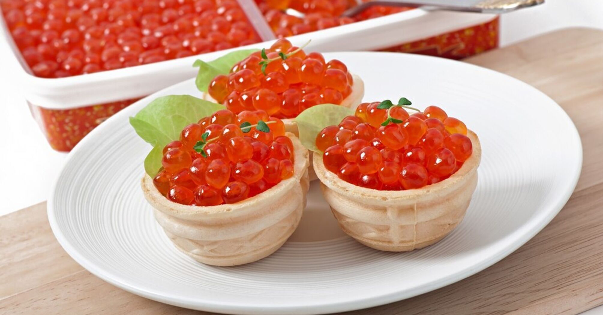 Don't buy fake: how to distinguish real red caviar from fake