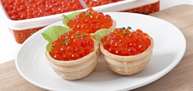 Don't buy fake: how to distinguish real red caviar from fake