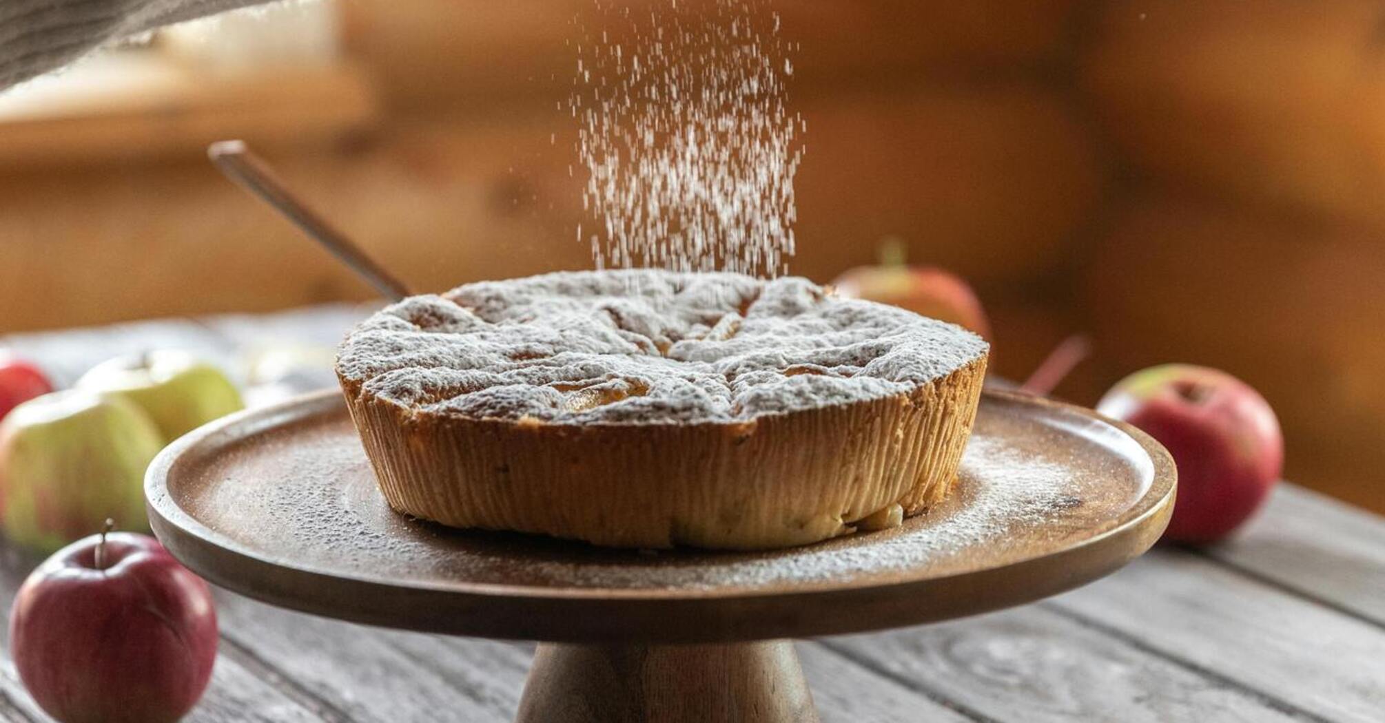 Grated apple pie: how to prepare a delicious dessert for tea