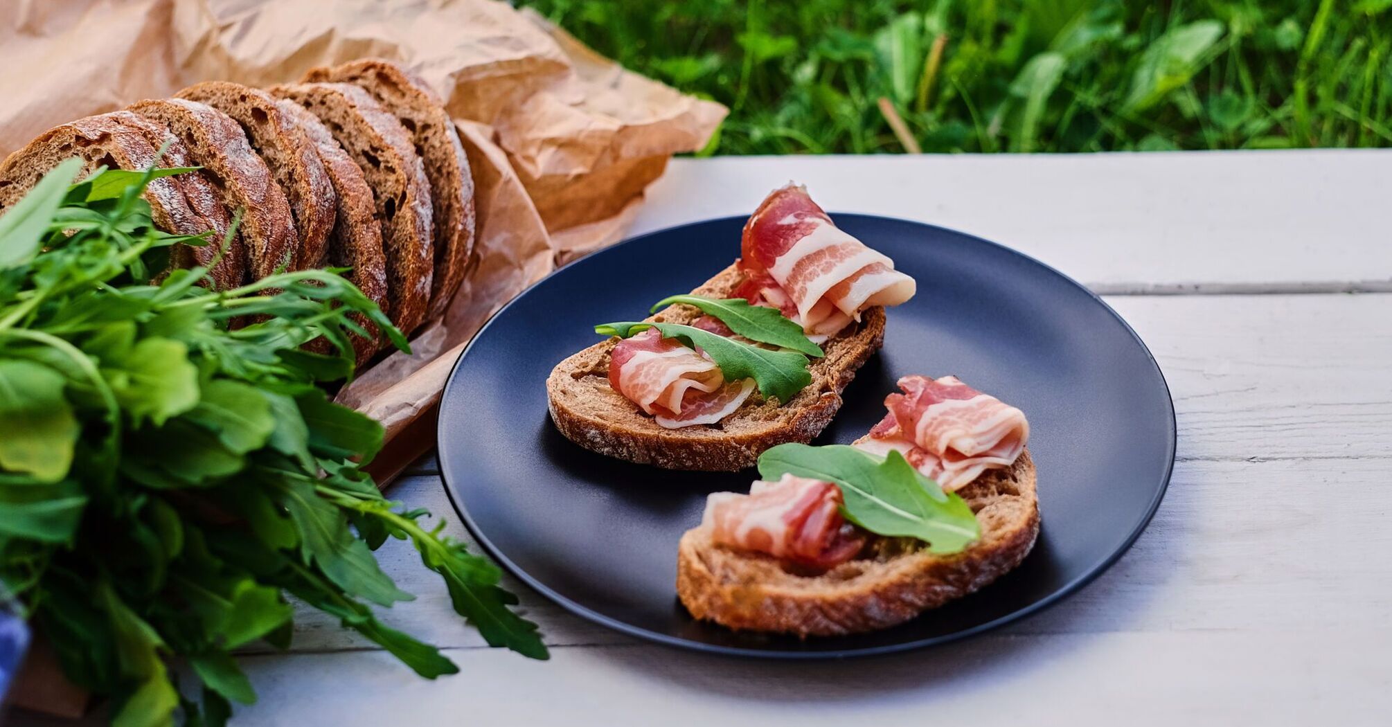 Original bruschetta for the New Year's table with camembert, jamon, and cherry jam: how to cook