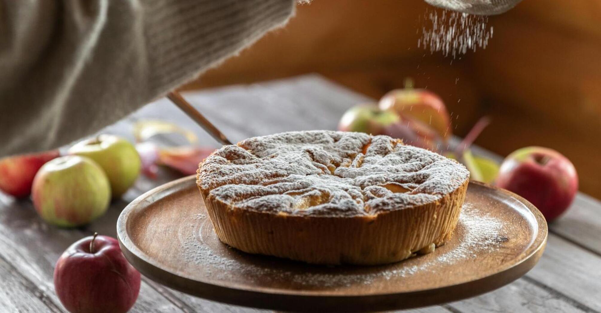 Apple pie 'Mistress': delicious pastries for tea with an unusual name