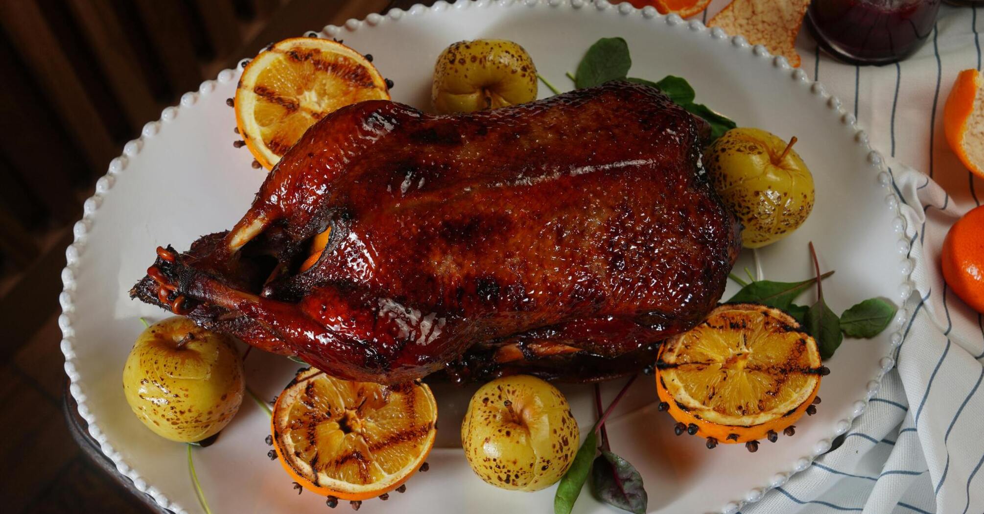 How to cook a goose or duck for the New Year's table so that they are not hard and dry: secrets from the cook