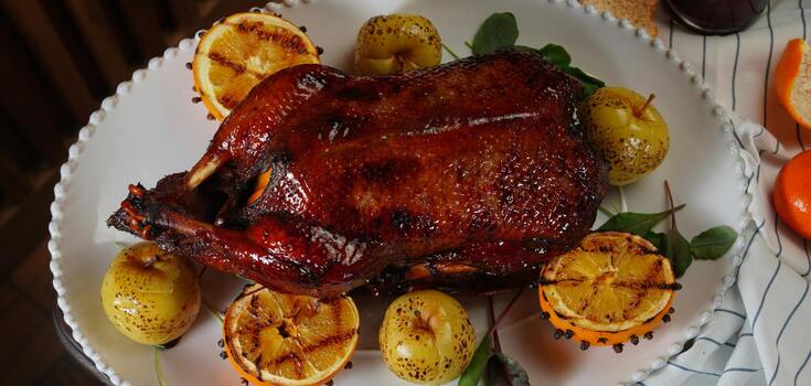How to cook a goose or duck for the New Year's table so that they are not hard and dry: secrets from the cook