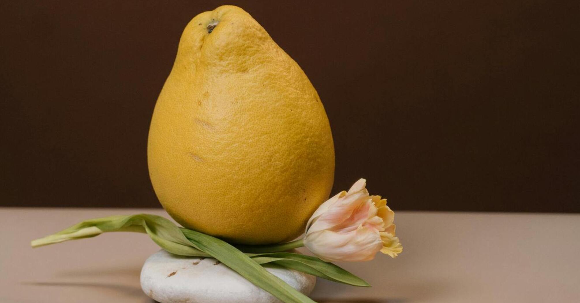 How to easily clean a pomelo: a life hack that takes no more than a minute