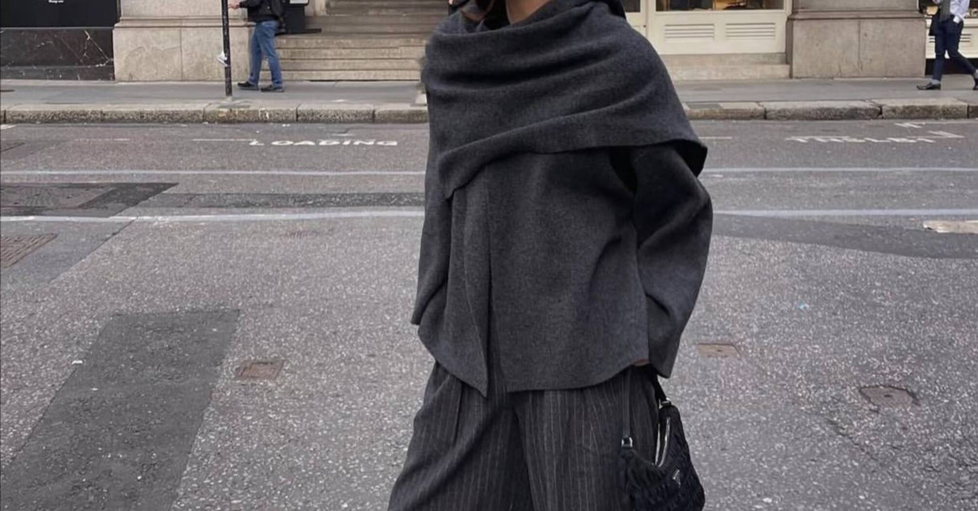 Leggings with shoes, a scarf coat, and other "wild" looks: fashion experts named unexpected trends