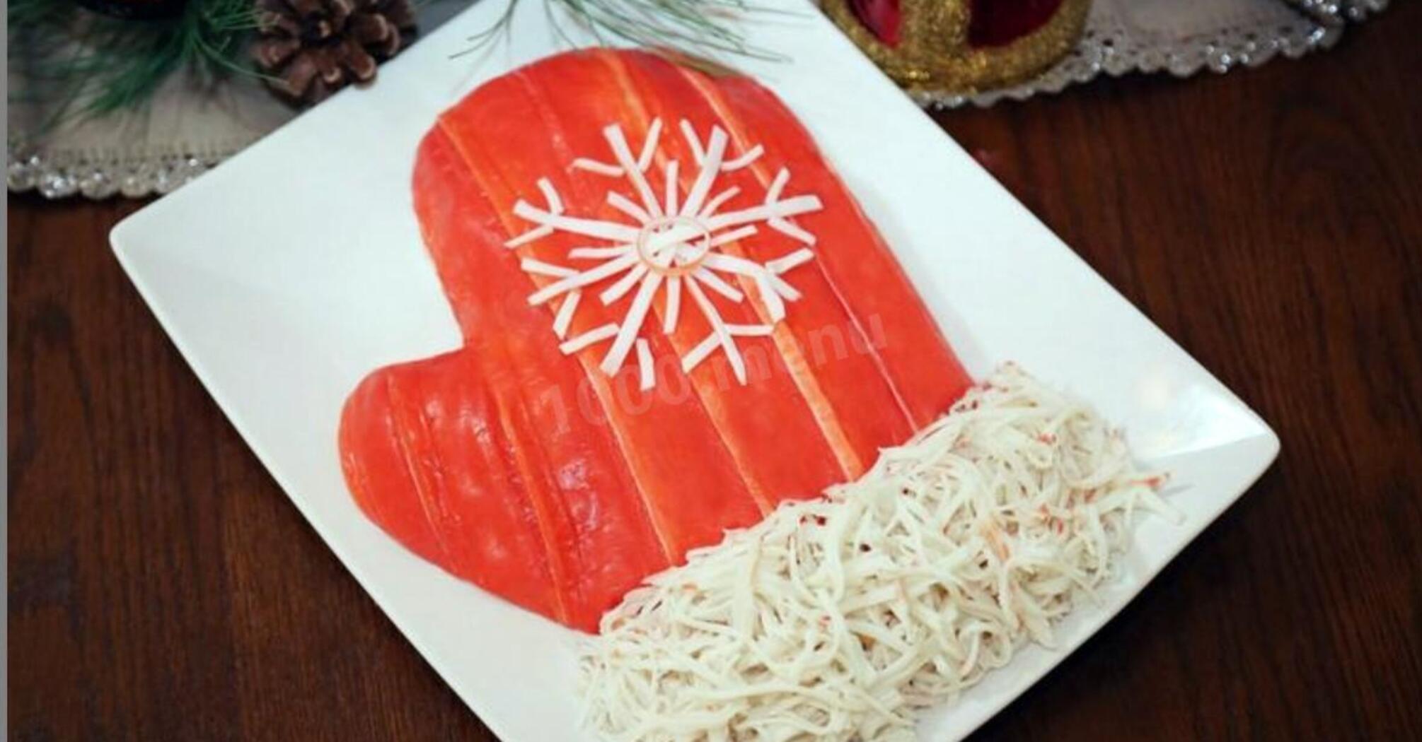 Delicious New Year's salad: how to cook an unusual Christmas glove-shaped seafood salad