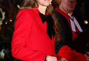 Kate Middleton wzięła udział w koncercie kolęd i zachwyciła swoich poddanych jasnym wizerunkiem. Zdjęcie