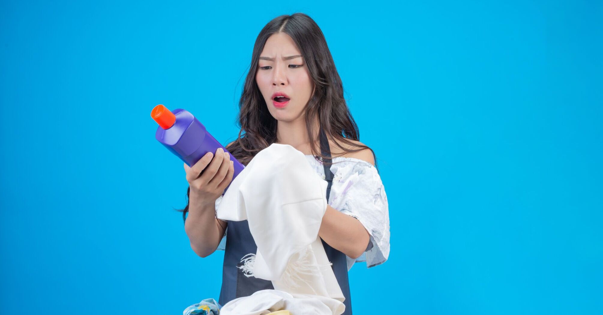 A chemist explains the difference between liquid and powder laundry detergent: both have disadvantages