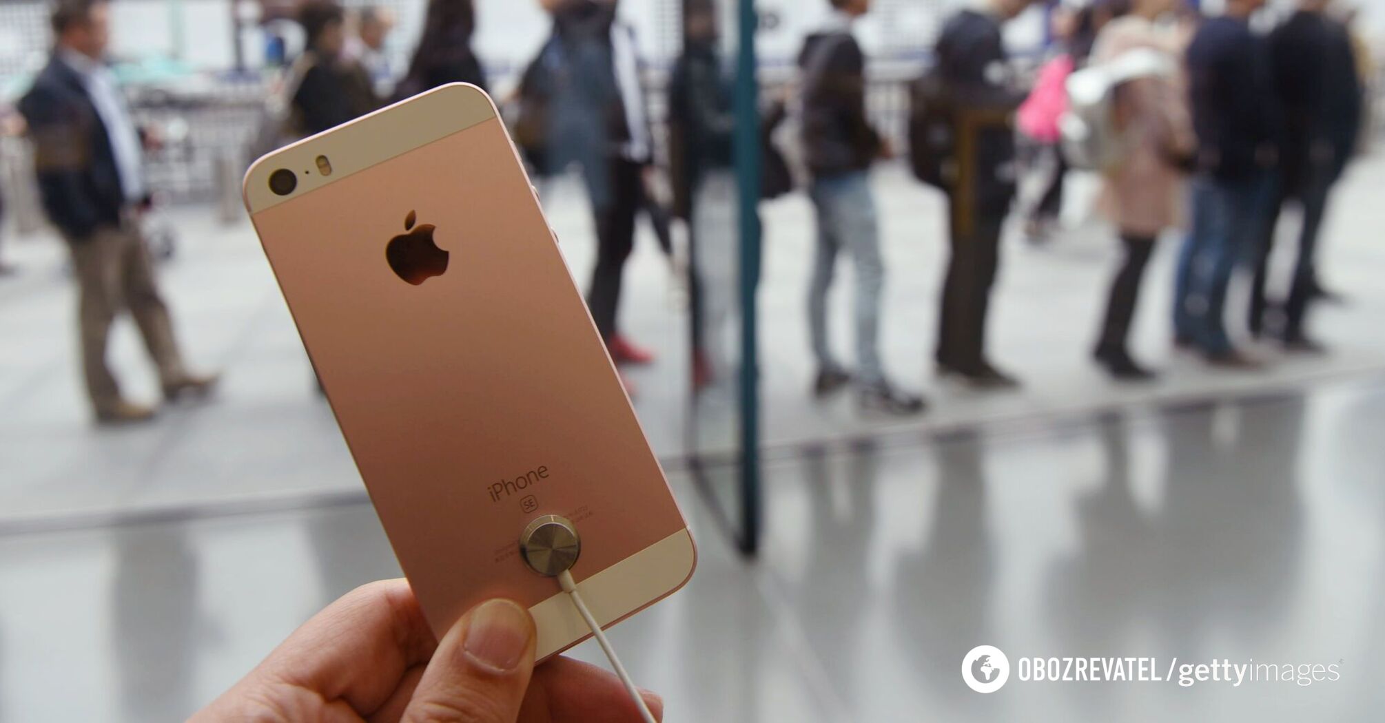 Insider reveals what surprising new features the iPhone SE 4 may get