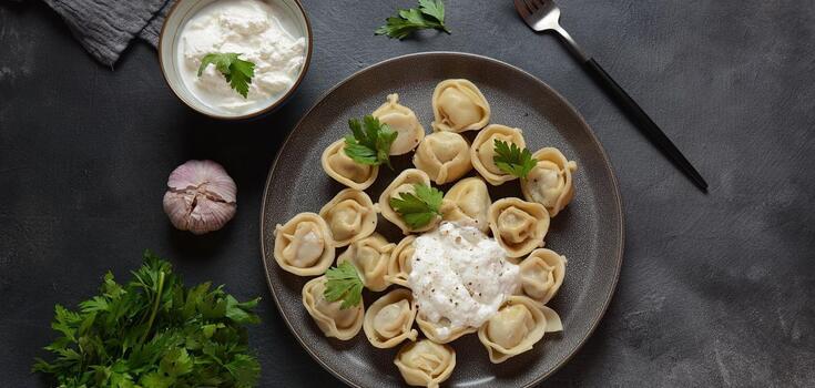 Dumplings in a skillet in a hurry: no need to cook