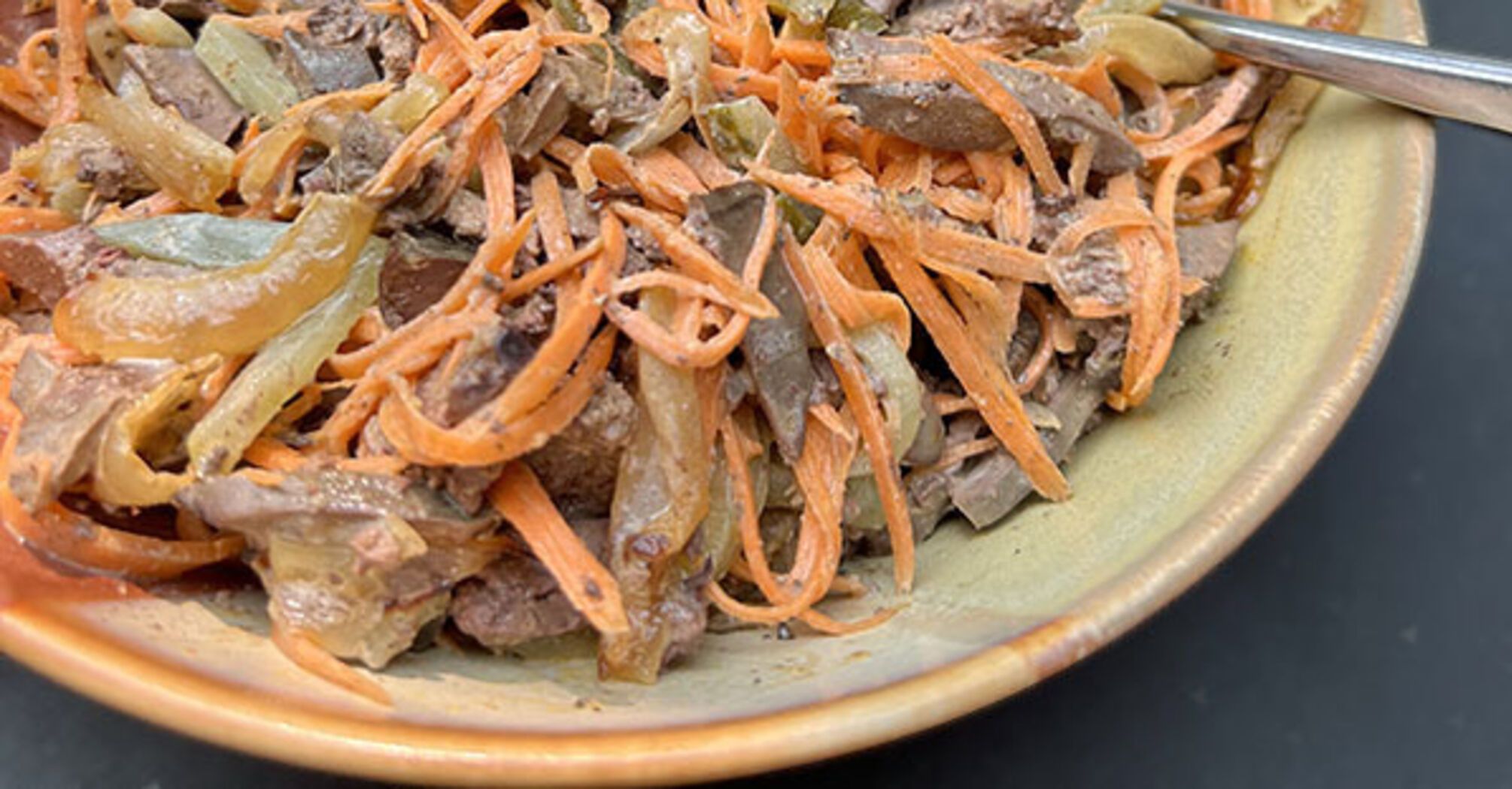 What tasty salad to prepare with chicken liver: you need peas and pickles