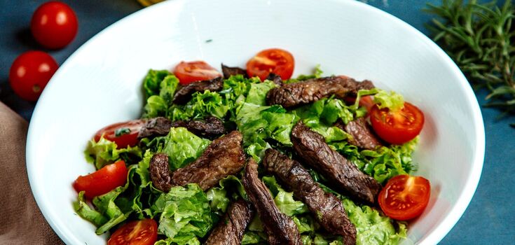 How to serve beef salad in a spectacular way: guests will be amazed