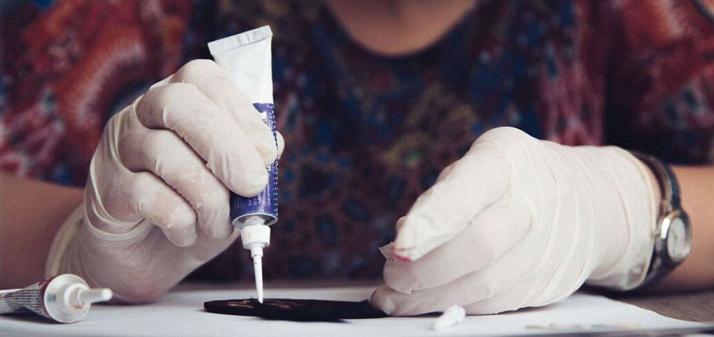 Лайфхаки для прочного склеивания пластика