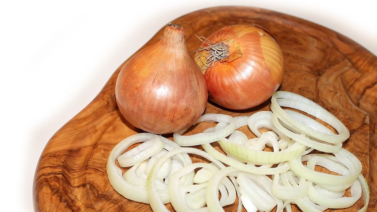 Jamie Oliver shares a trick to get rid of the "pungent and bitter" taste of onions