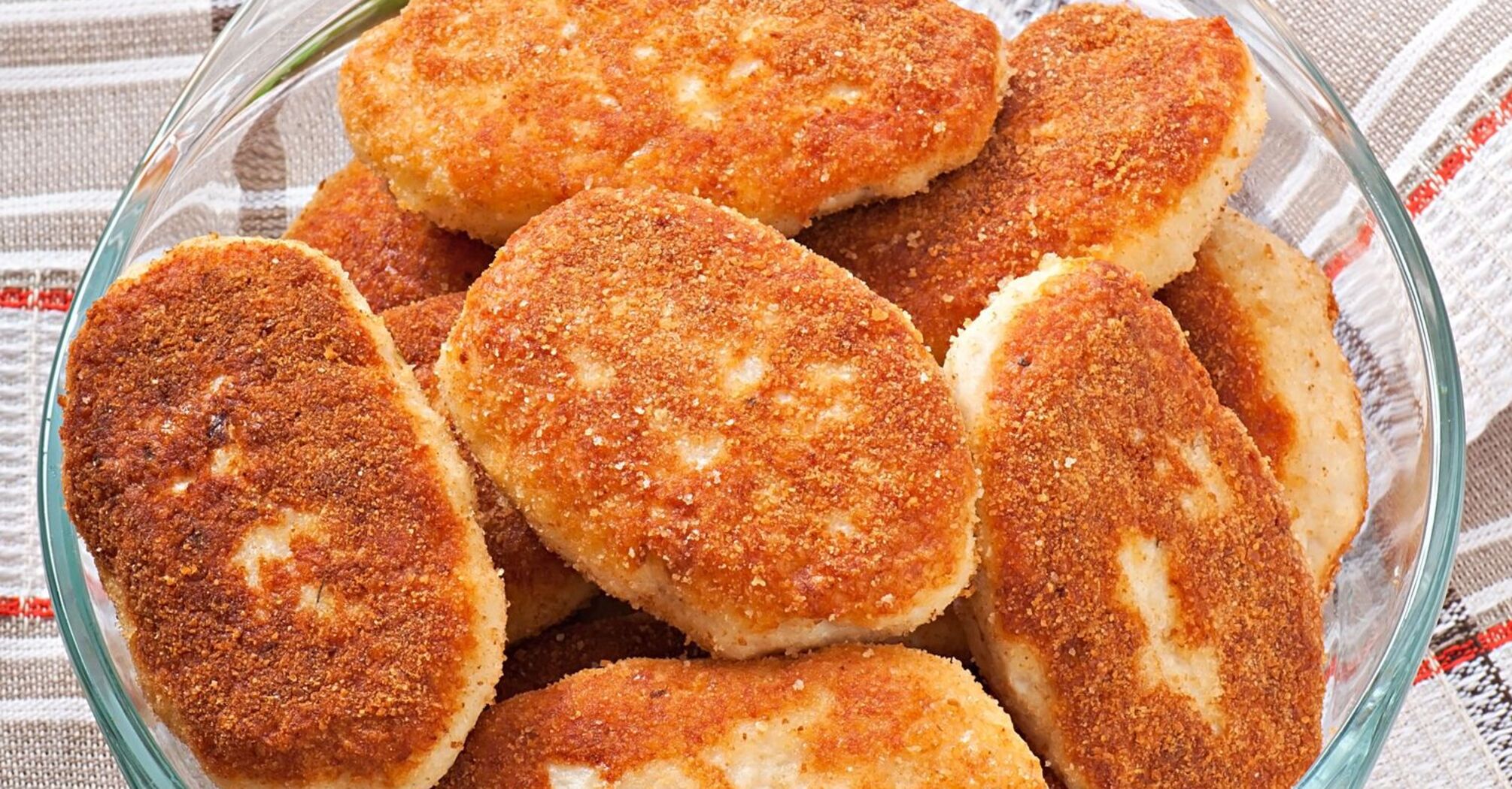 What to add to chicken cutlets to make them juicy: just two ingredients
