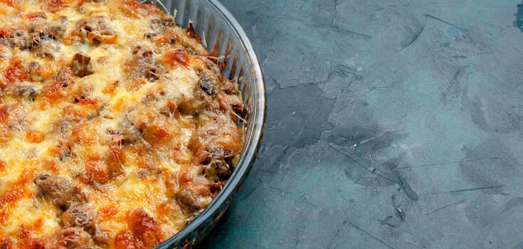 How to bake potatoes with chicken so that the dish is juicy: suitable for lunch