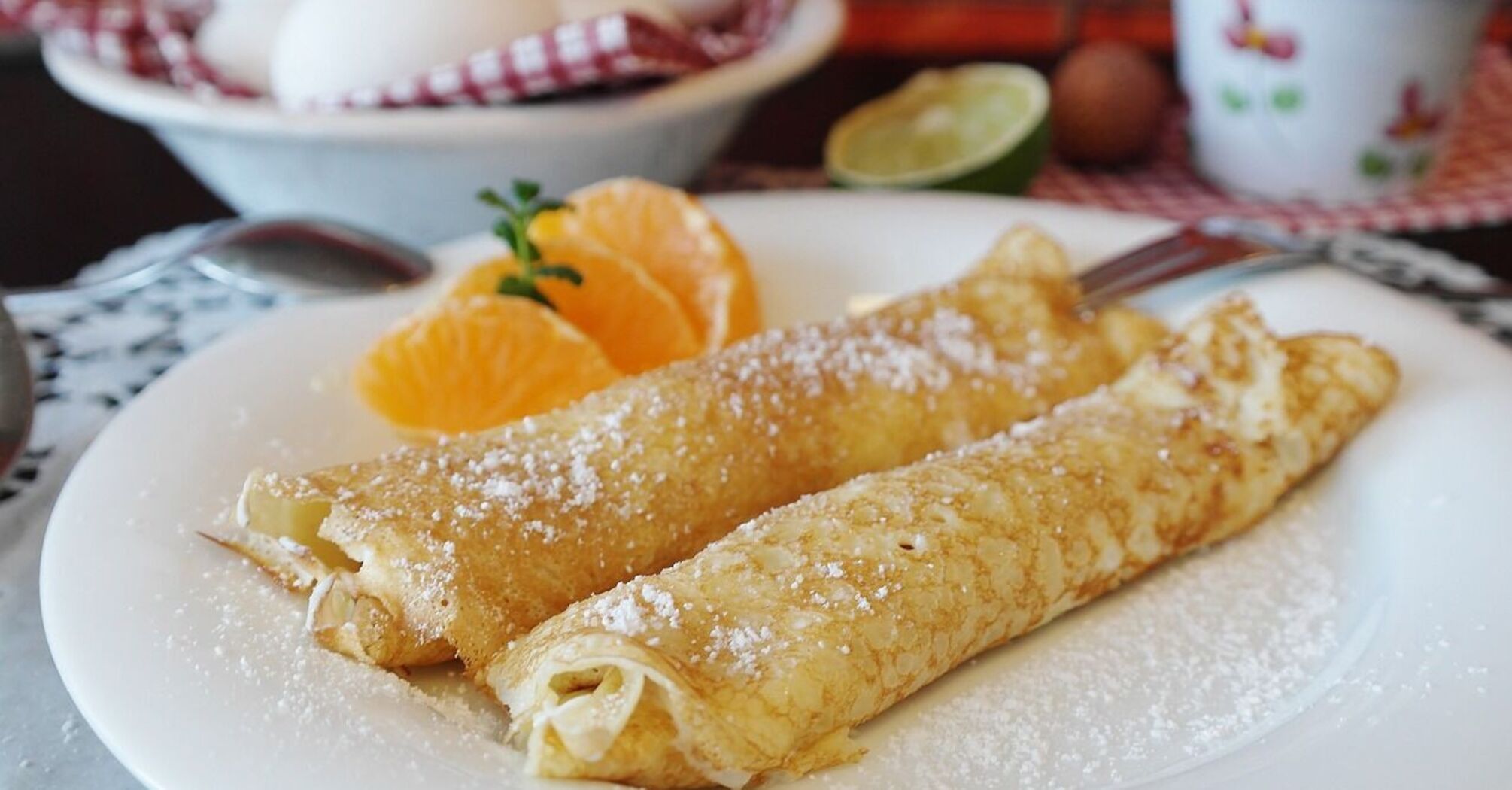 The perfect snack during Shrovetide: pancakes with apple filling