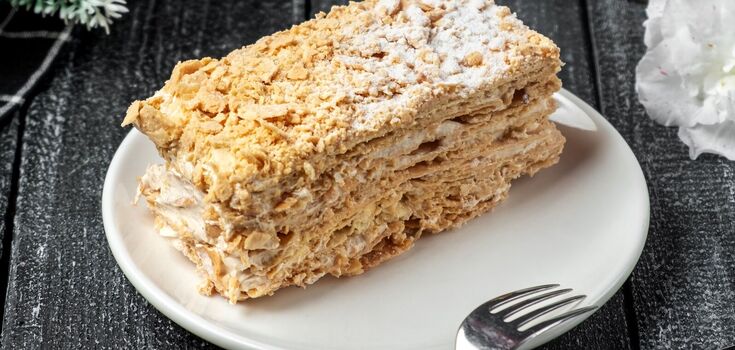 Layered cake with apples: how to make a light and delicious dessert for tea